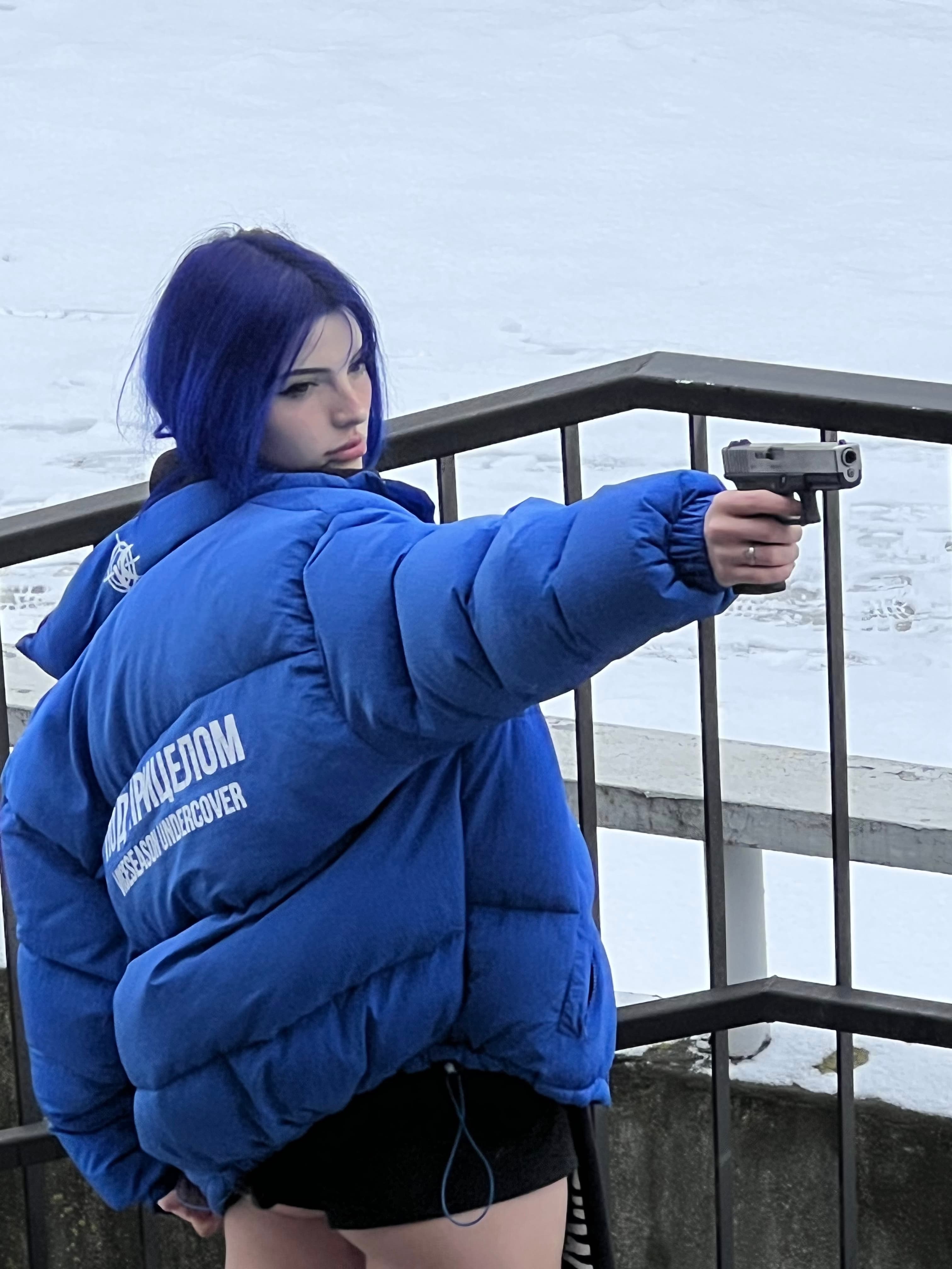 Пуховик «Под прицелом BLUE» в реальной жизни 6