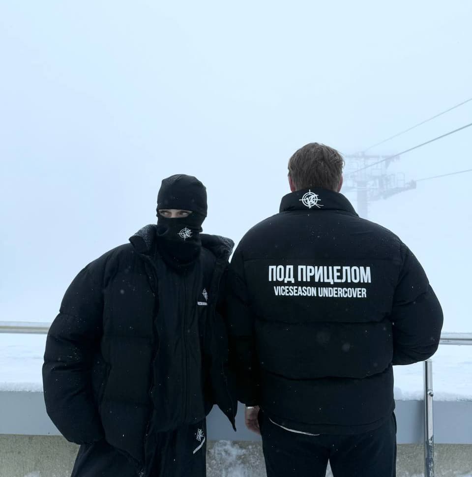 Пуховик «Под прицелом BLACK» в реальной жизни 6