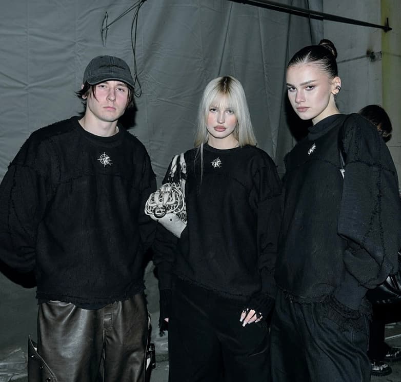 Свитшот «Shadow» в реальной жизни 4